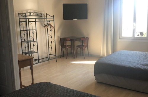 Vauvert Hotel | Hotel Le Lys d'Or