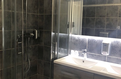 Vauvert Hotel | Hotel Le Lys d'Or