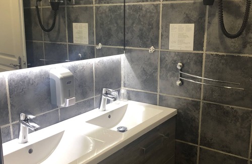 Vauvert Hotel | Hotel Le Lys d'Or