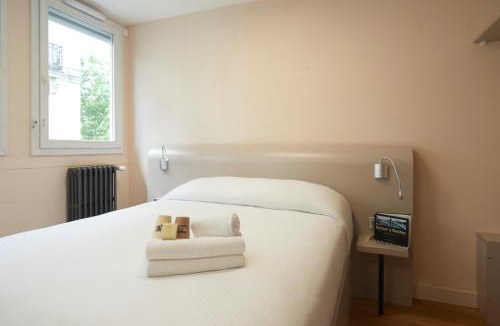 Decre-Cathedrale Hotel | Hotel Le Petit Duquesne