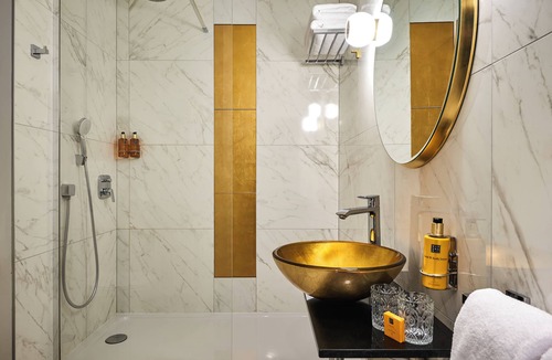 Notre-Dame Hotel | Hotel Le Versailles
