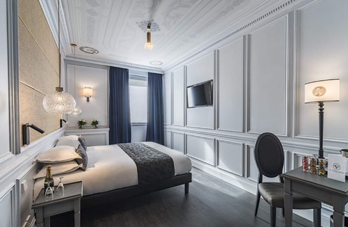Notre-Dame Hotel | Hotel Le Versailles