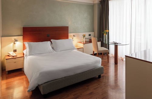 Erba Hotel | HOTEL LEONARDO DA VINCI