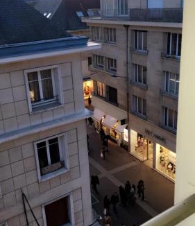 Quartier Vieux Marche-Cathedrale Hotel | Hotel Les Arcades