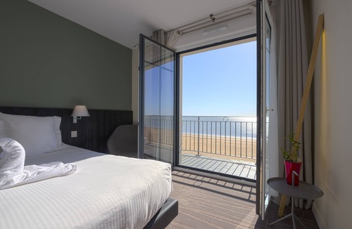 Quartier du Casino Hotel | Hotel Les Flots - Chatelaillon Plage