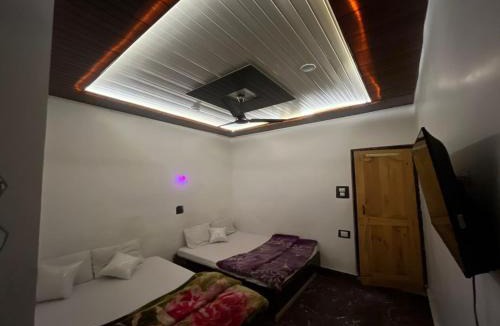 Srinagar Hotel | Hotel Light in