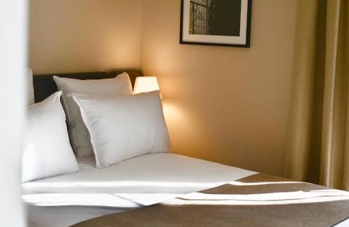 Porte-Saint-Martin Hotel | Hotel Local 101 Beaurepaire