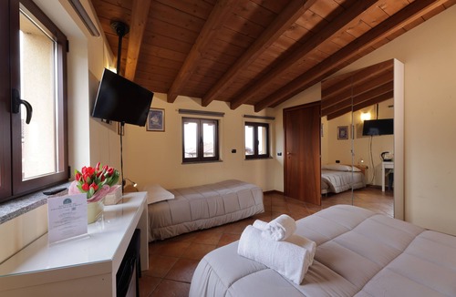 Albate Hotel | HOTEL LOCANDA DELL'OCA BIANCA