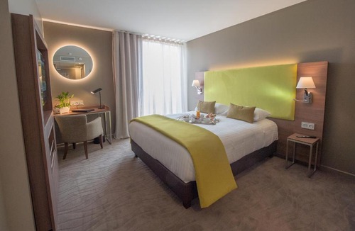 Carros Hotel | Hotel Lou Castelet