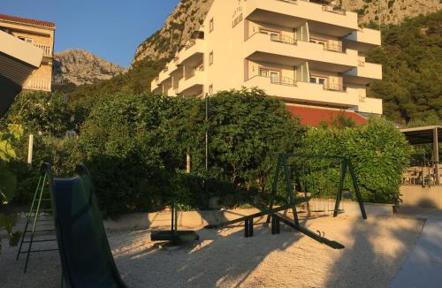 Gradac Hotel | Hotel Lukas