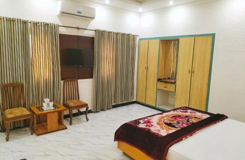PECHS House | Hotel Luxury Palace
