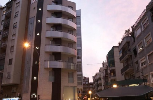 Collblanc y La Torrassa Hotel | Hotel Madanis