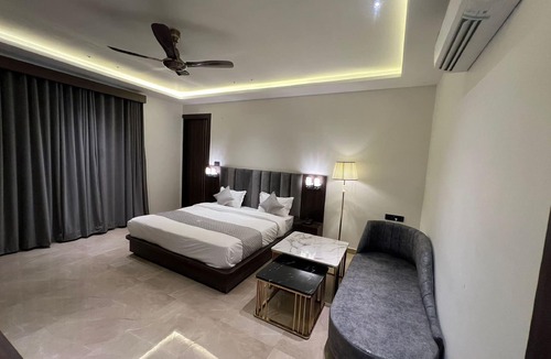 Kanpur Hotel | Hotel Majestic Grand By MNG Rooms