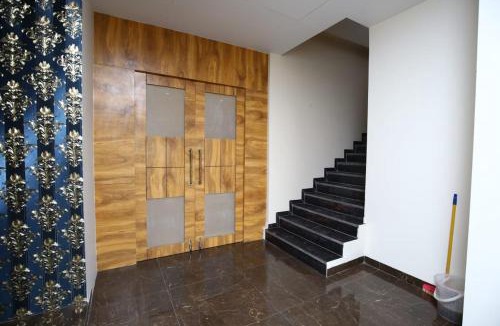 Mathura Apartment | Hotel Manbhavan