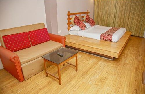 Ooty Hotel | Hotel Maneck Residency