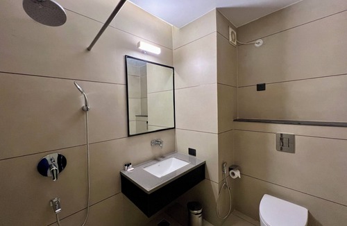 Lansdowne Hotel | Hotel Mango Groves