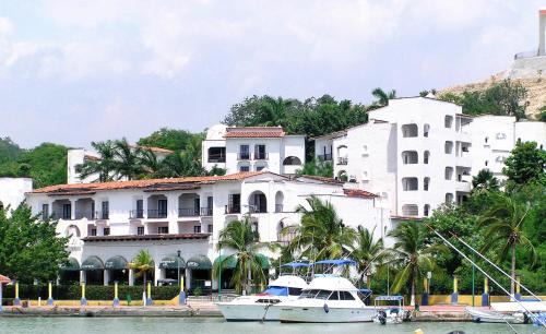 P Chahue Hotel | Hotel Marina Resort & Beach Club