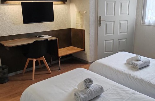 Roullet-Saint-Estephe Hotel | Hotel Marjolaine