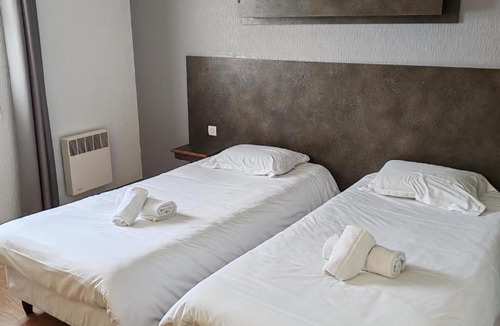 Roullet-Saint-Estephe Hotel | Hotel Marjolaine
