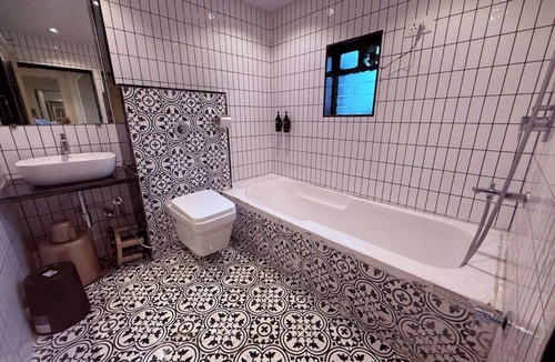 Thane West Cabin | Hotel Melody NX