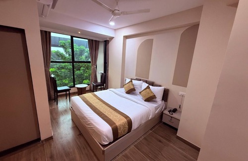 Thane West Cabin | Hotel Melody NX