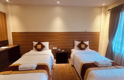 Pokhara Hotel | Hotel Middle Path and Spa