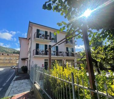 Bardineto Apartment | Hotel Momora