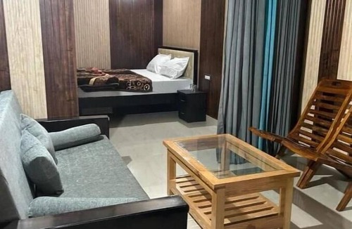 Pithoragarh Hotel | Hotel Monal Deluxe Room