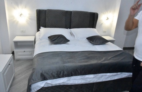 Sector 2 Hotel | Hotel Monica