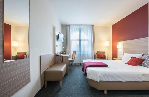 Buettelborn Hotel | Hotel Monika