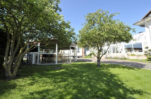 Buettelborn Hotel | Hotel Monika