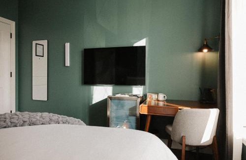 Chilliwack Proper Village West Hotel | Hotel Morado