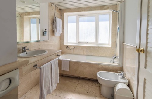 Los Angeles de San Rafael Hotel | Hotel Náyade