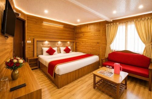 Nainital Hotel | Hotel Naini Lake View Resort Near Mall Road - Room Service and Wifi Facilities - Best Hotel in Nainital
