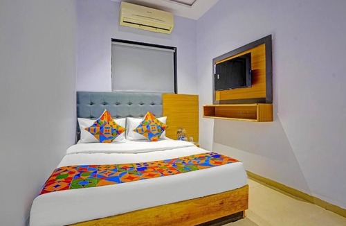 Surat Hotel | Hotel Nidhivan Palace