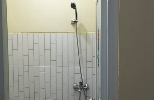 Gresik Hotel | Hotel O Aero Kost Bu Lisa Syariah Near Pasar Tradisional Lawang
