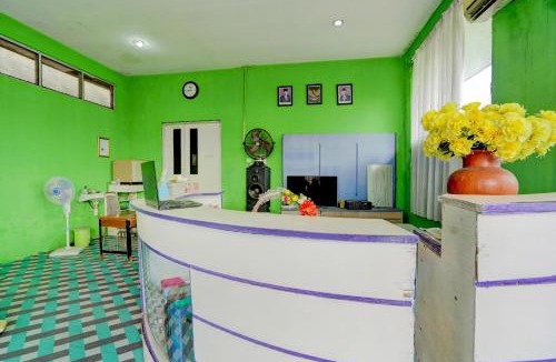 Gresik Hotel | Hotel O Homestay Kedamean