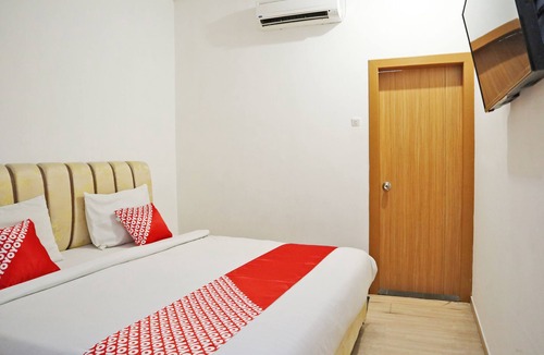 Padang Hotel | Hotel O M Authentic Kost Man