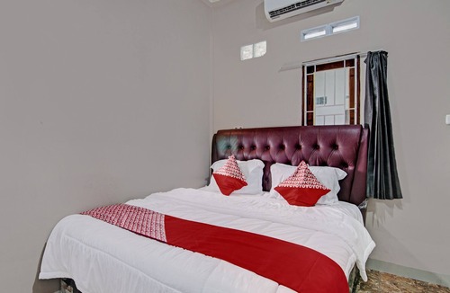 Pekanbaru Hotel | Hotel O Putri Homestay Syariah Near SPBU 14.282.694 (Air Hitam)