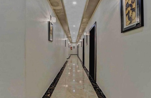 Pashim Vihar Hotel | Hotel O Raas Near Peera garhi Metro Station