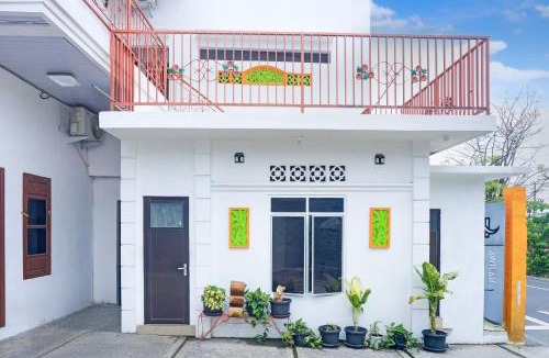 Bandar Lampung Hotel | Hotel O Teluk Betung Near Water Park Lembah Hijau Formerly Kanajiwa Guesthouse 1