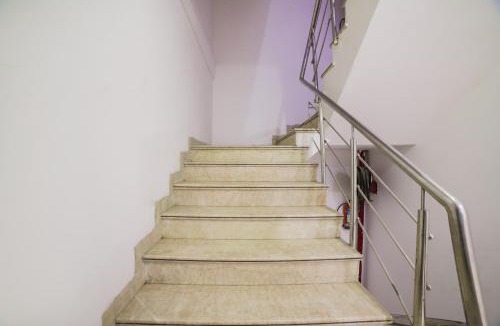 Paharganj Hotel | Hotel O The Sterling New Delhi railway station