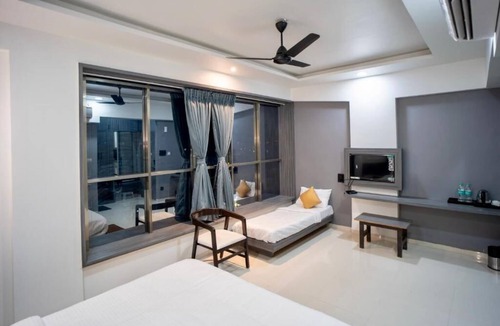 Solapur Hotel | HOTEL OBERON
