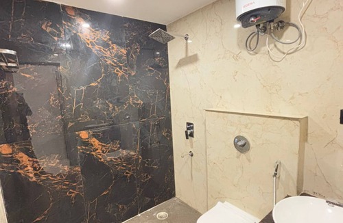 Haraiya Hotel | Hotel Omkar Palace