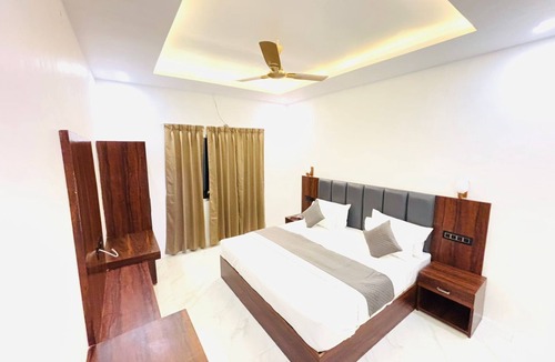 Haraiya Hotel | Hotel Omkar Palace