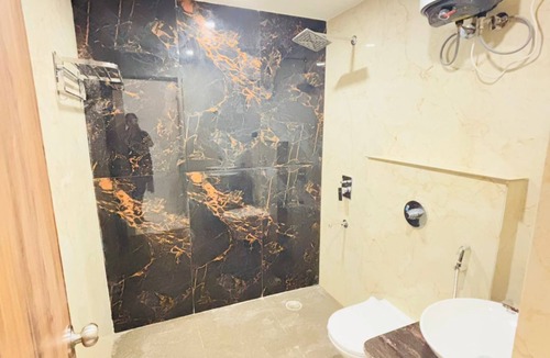 Haraiya Hotel | Hotel Omkar Palace