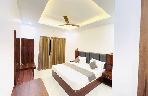 Haraiya Hotel | Hotel Omkar Palace