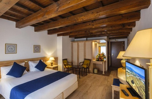 Ferrara Historic Centre Hotel | Hotel Orologio