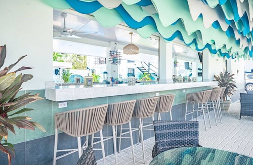 Jaco Villa | Hotel Oz Bachelor Pad Poolside Bar