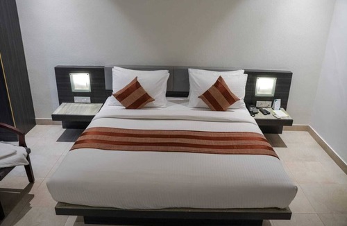 Kozhinjampara Hotel | Hotel Palm Shore
